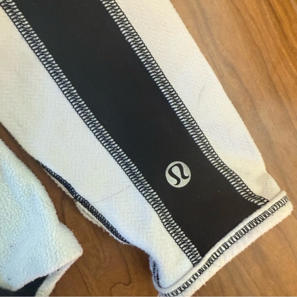 LULULEMON Run: Bold In The Cold Long Sleeve Polar Cream / Black Sz 6 - Picture 7 of 7